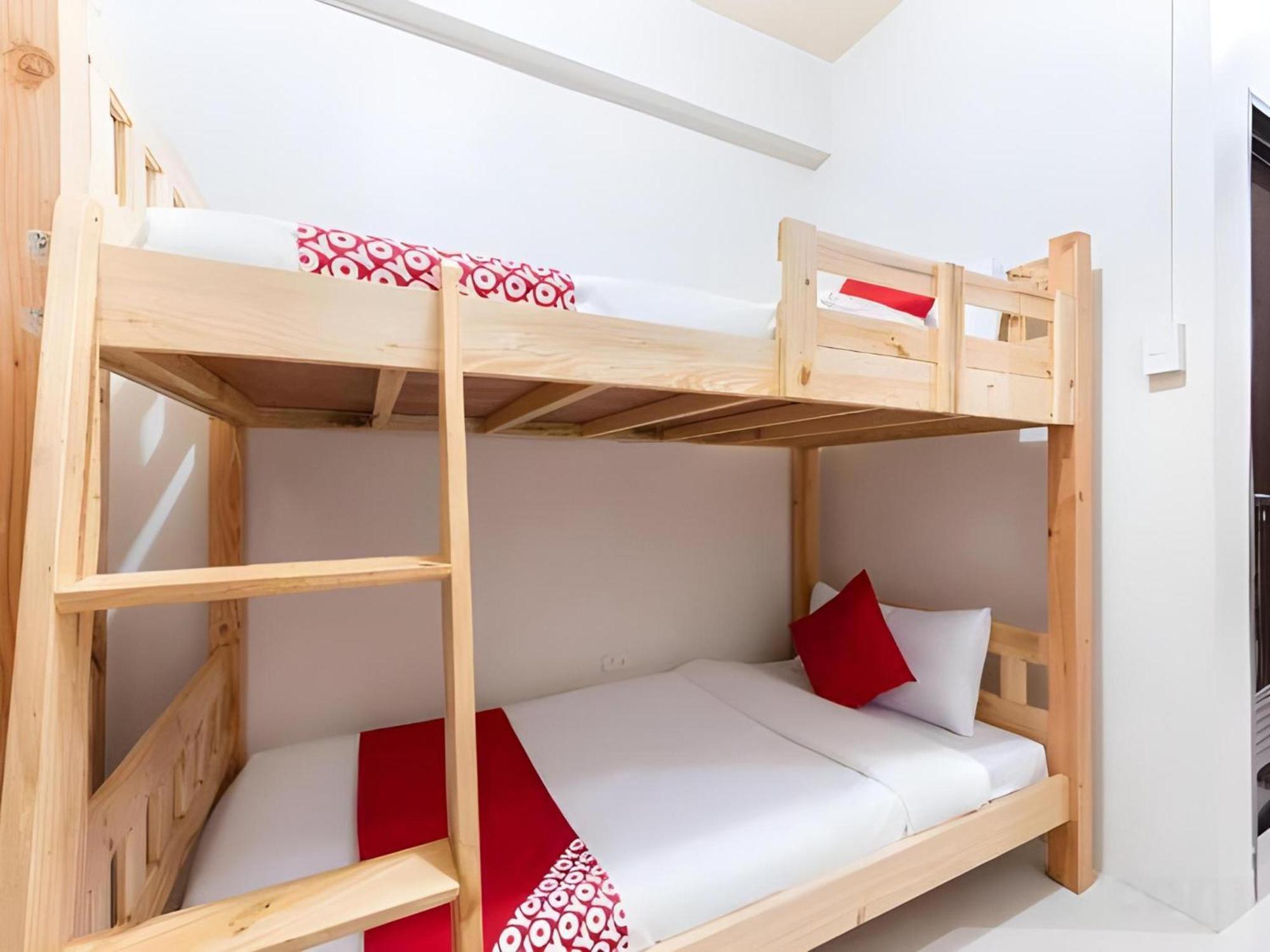 Collection O Bupamontra Chiangmai Hotel Чиангмай Екстериор снимка