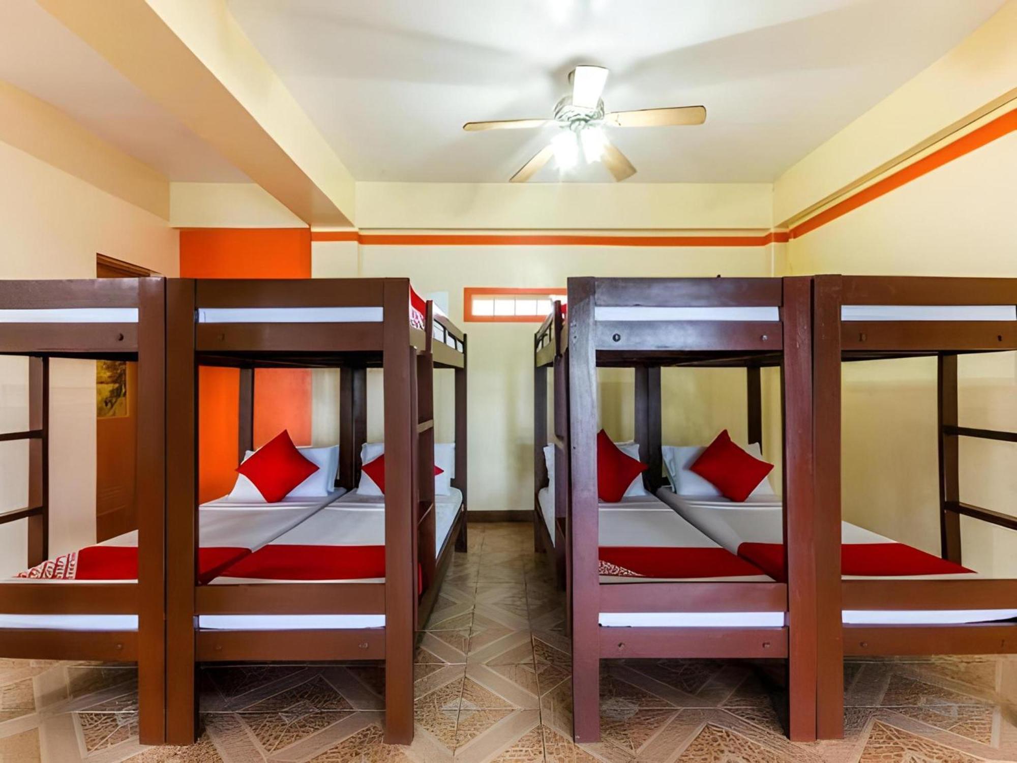 Collection O Bupamontra Chiangmai Hotel Чиангмай Екстериор снимка