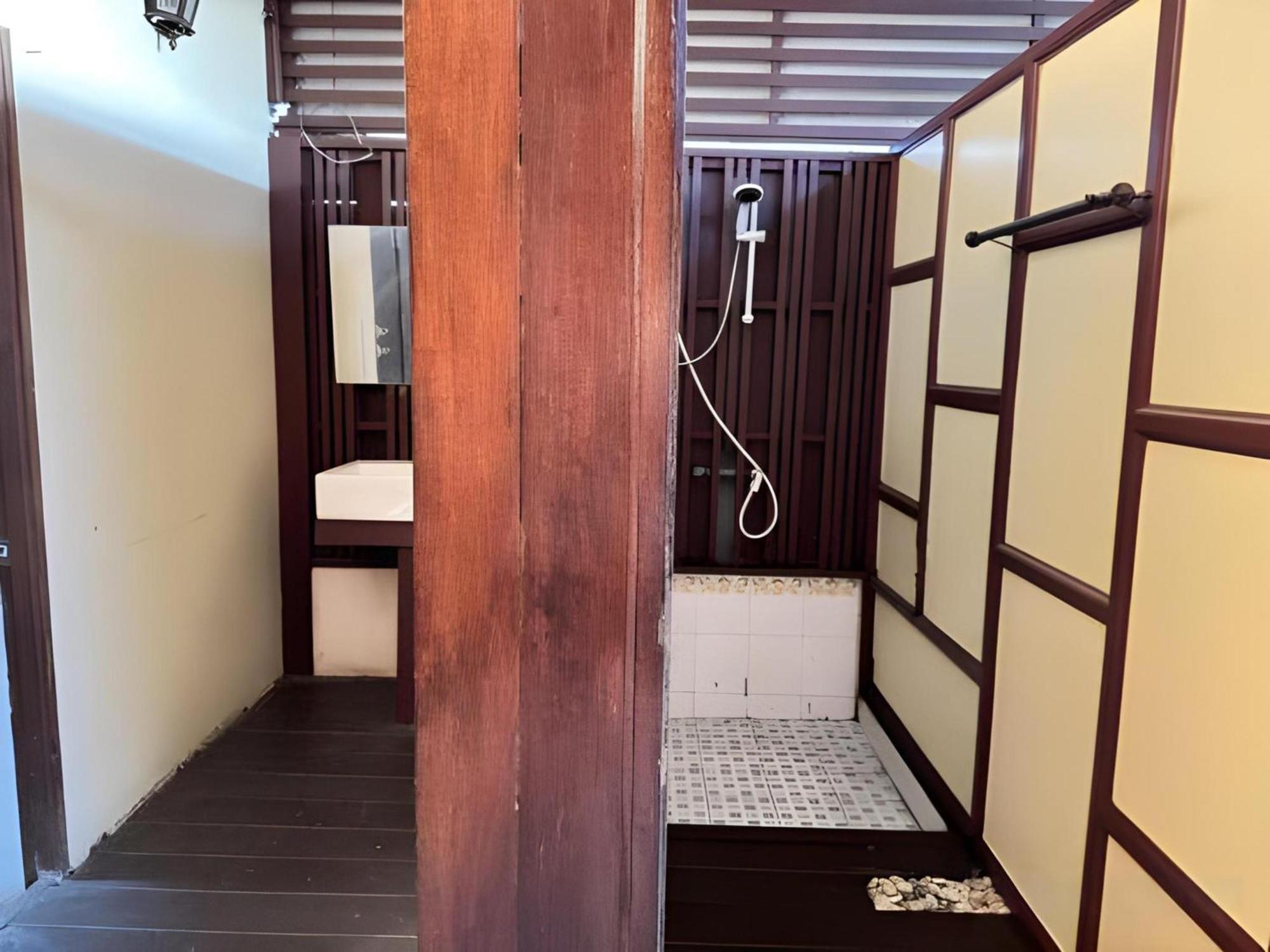Collection O Bupamontra Chiangmai Hotel Чиангмай Екстериор снимка