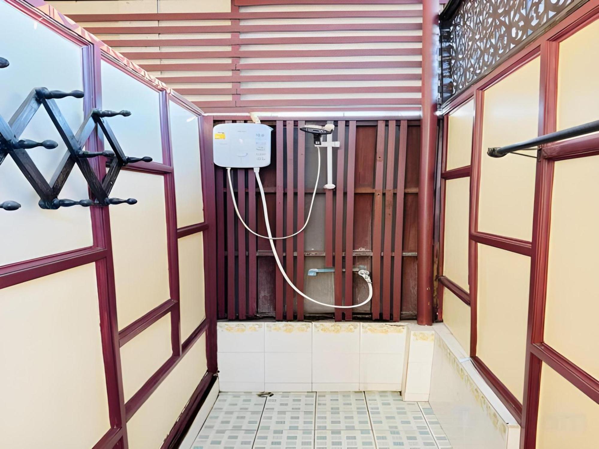 Collection O Bupamontra Chiangmai Hotel Чиангмай Екстериор снимка