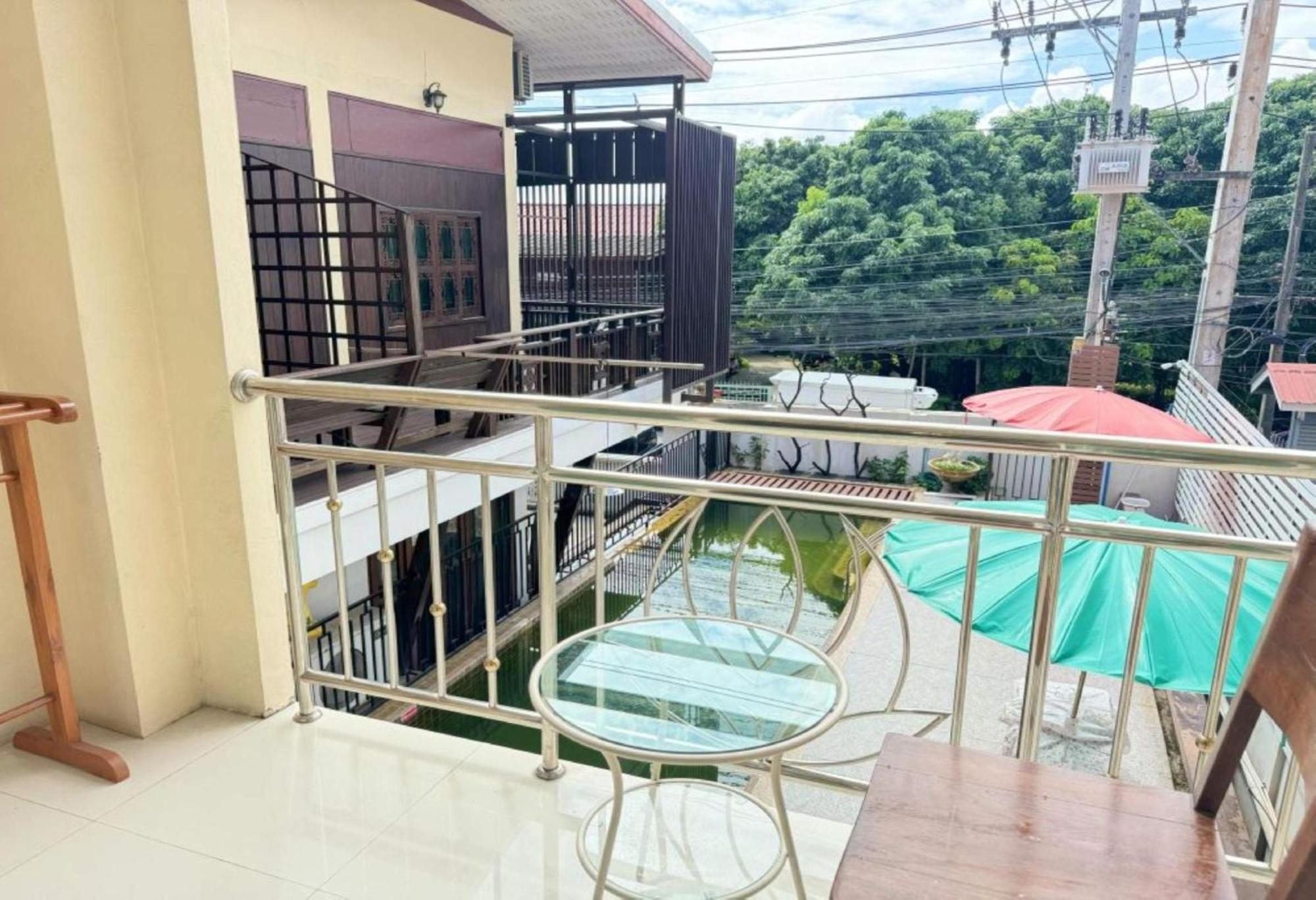 Collection O Bupamontra Chiangmai Hotel Чиангмай Екстериор снимка