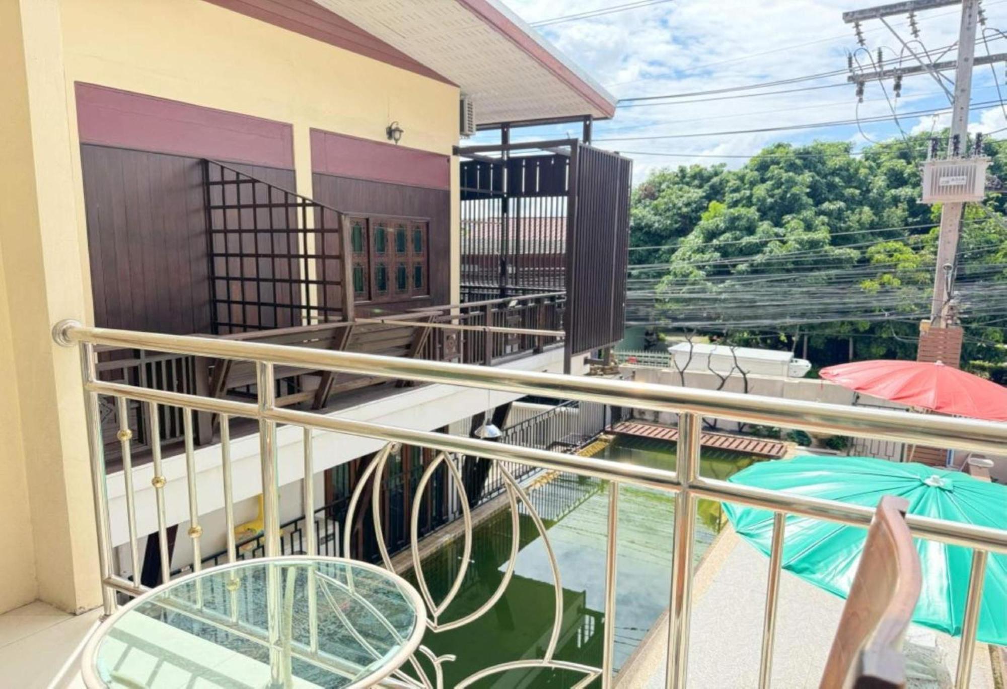 Collection O Bupamontra Chiangmai Hotel Чиангмай Екстериор снимка
