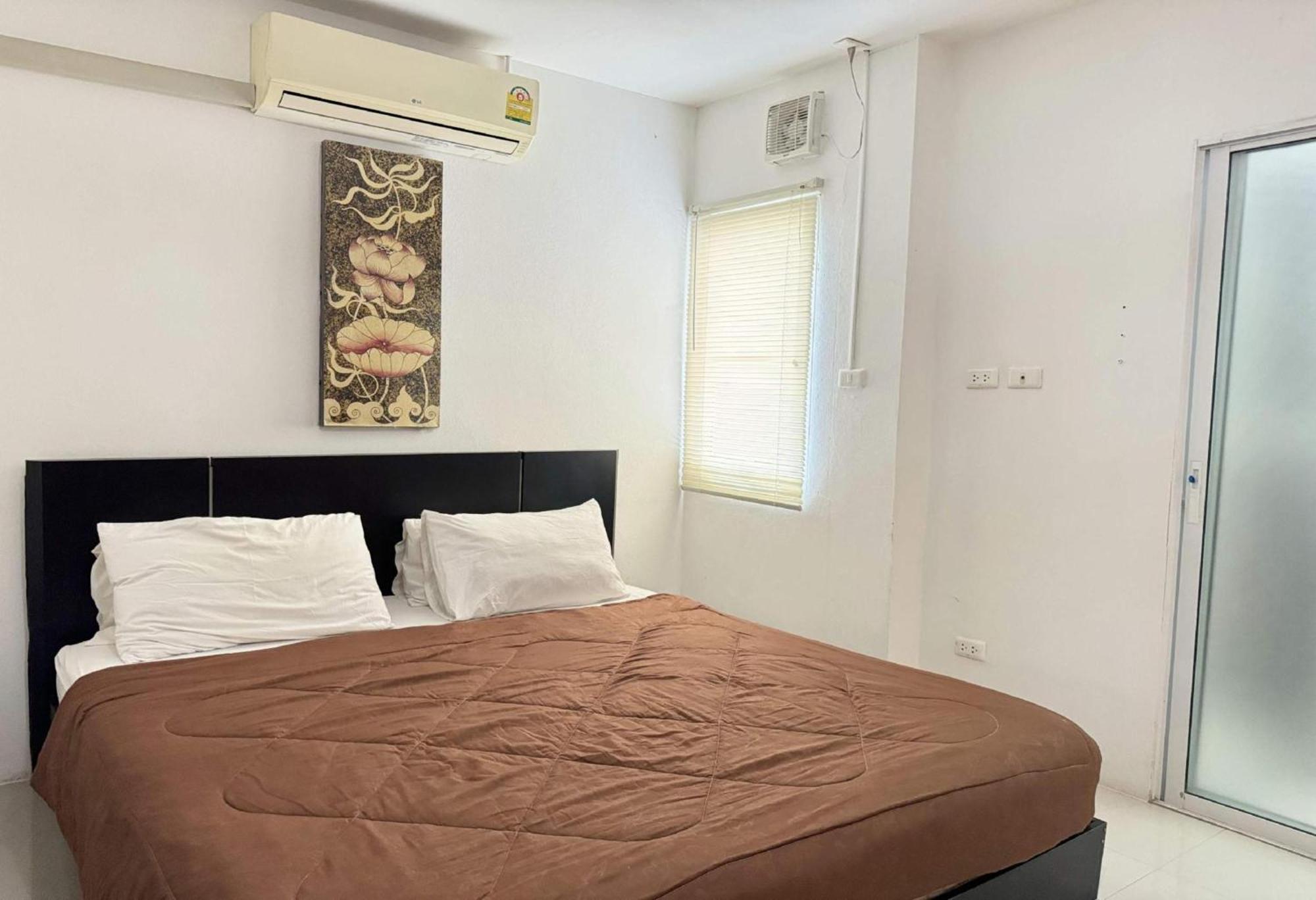 Collection O Bupamontra Chiangmai Hotel Чиангмай Екстериор снимка