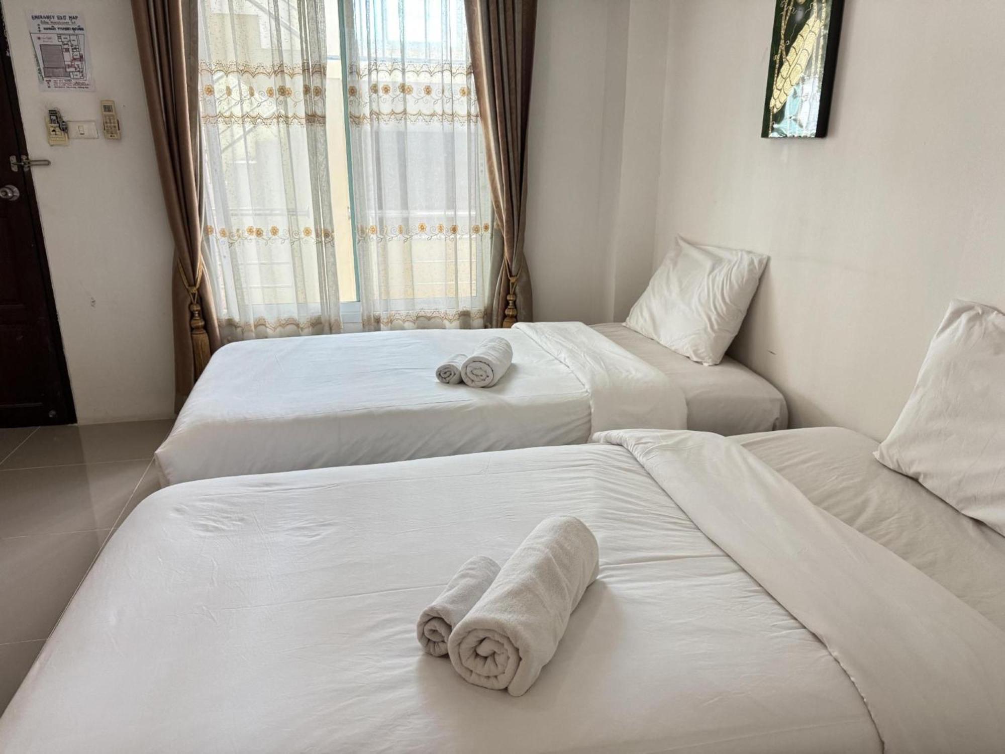 Collection O Bupamontra Chiangmai Hotel Чиангмай Екстериор снимка