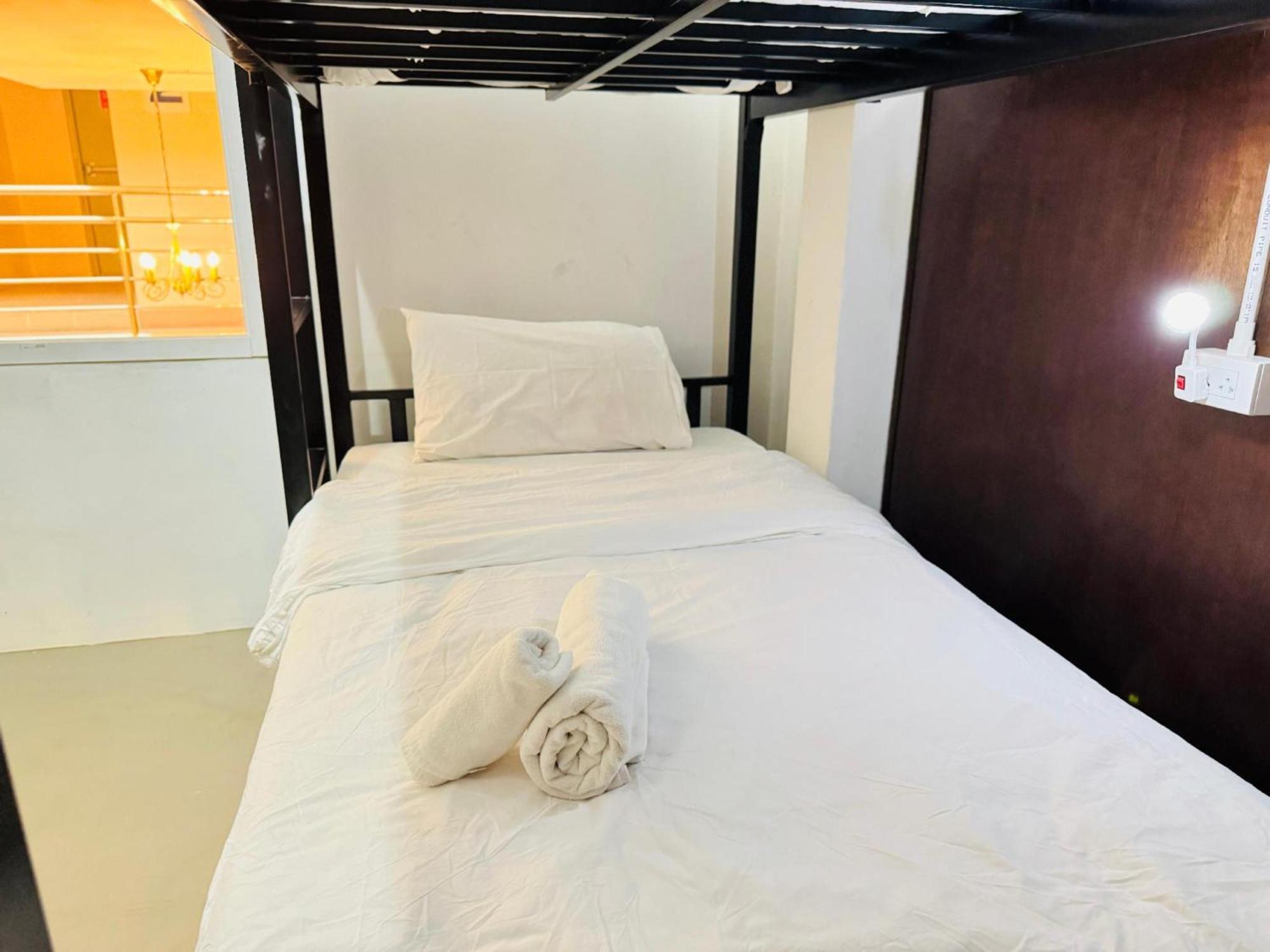 Collection O Bupamontra Chiangmai Hotel Чиангмай Екстериор снимка