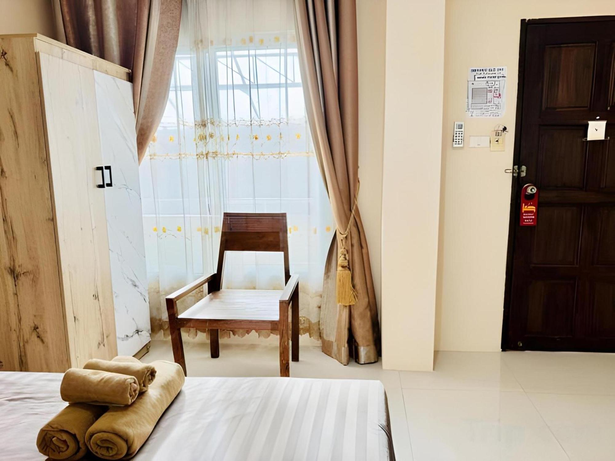 Collection O Bupamontra Chiangmai Hotel Чиангмай Екстериор снимка