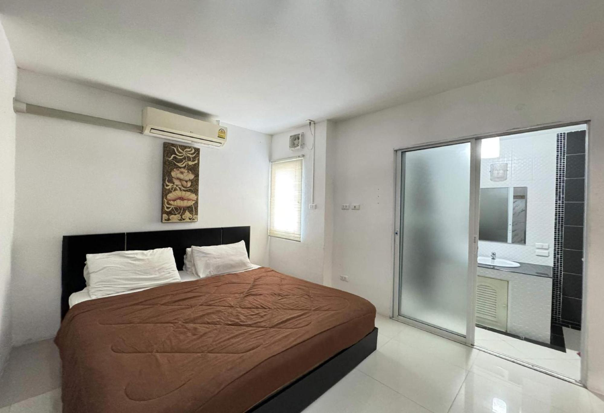 Collection O Bupamontra Chiangmai Hotel Чиангмай Екстериор снимка