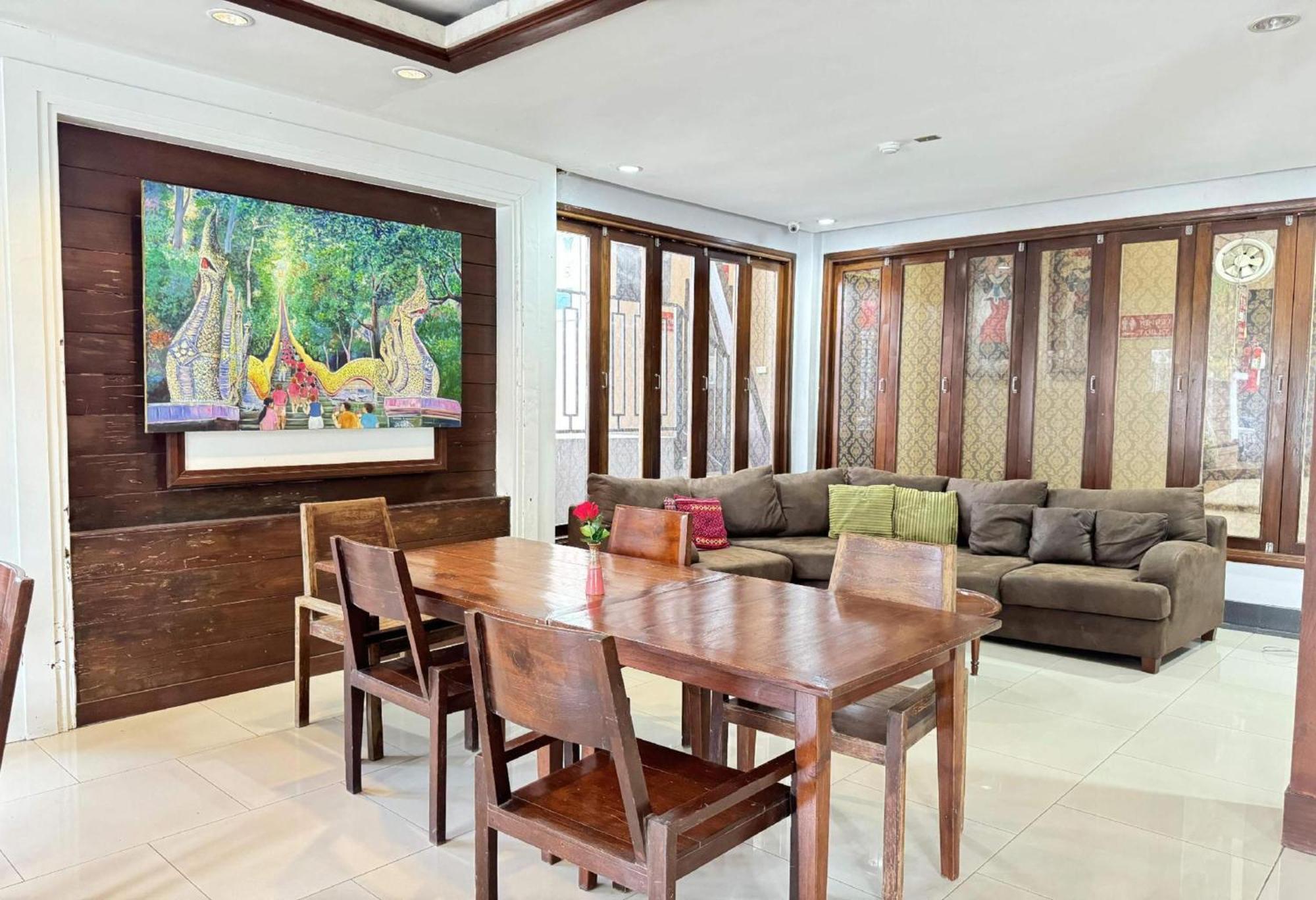 Collection O Bupamontra Chiangmai Hotel Чиангмай Екстериор снимка