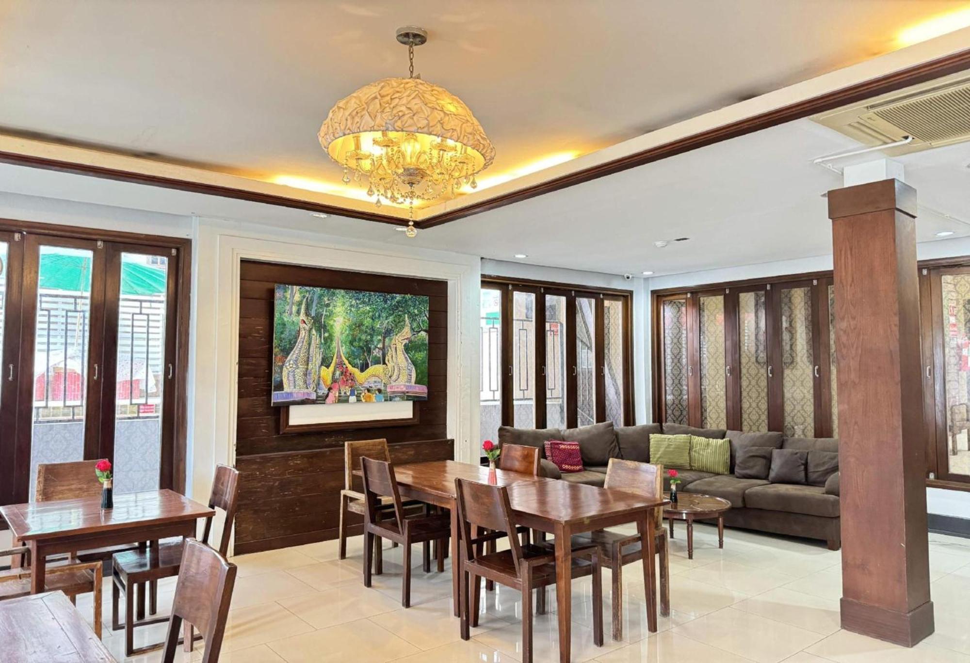 Collection O Bupamontra Chiangmai Hotel Чиангмай Екстериор снимка
