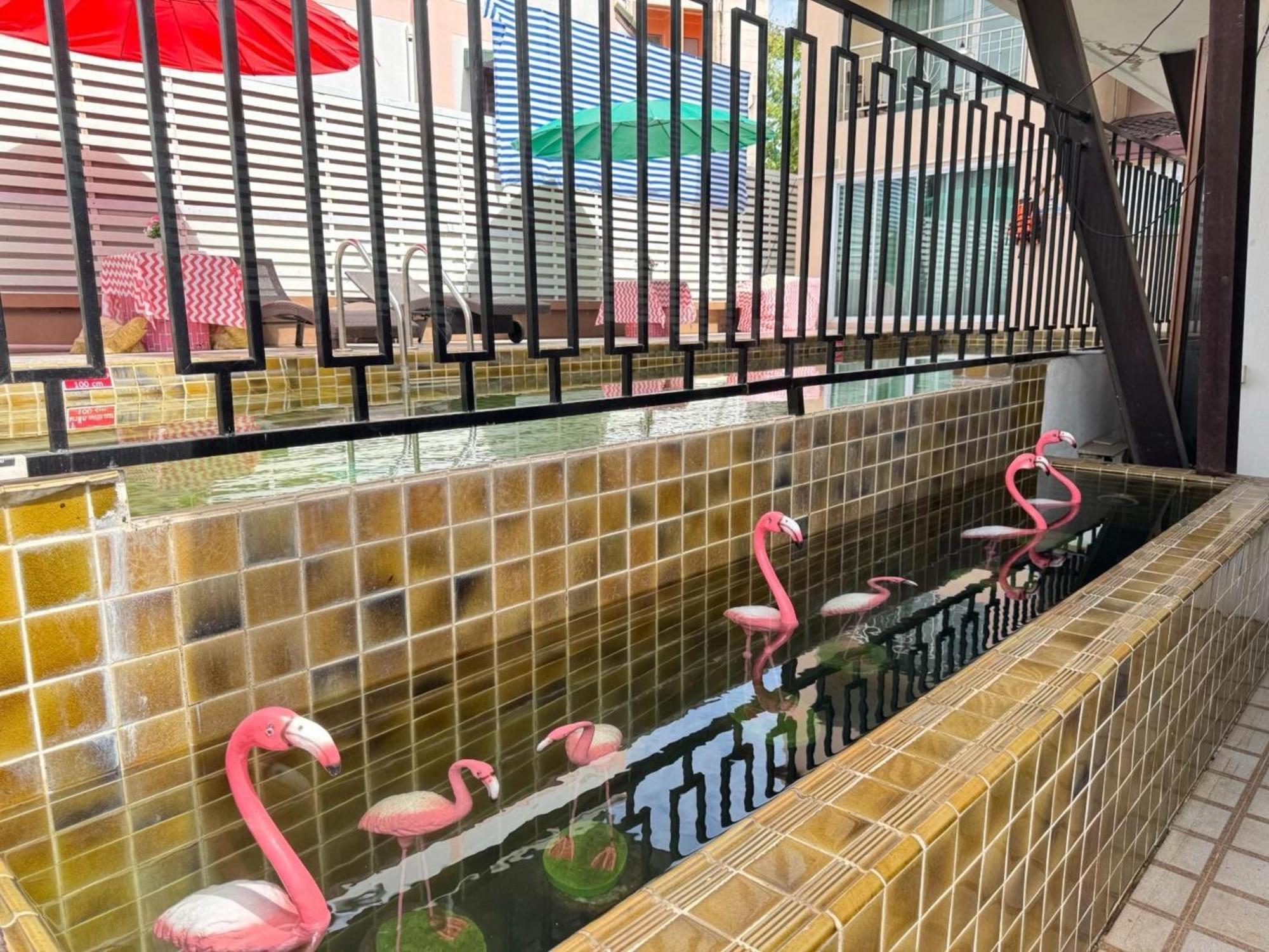 Collection O Bupamontra Chiangmai Hotel Чиангмай Екстериор снимка