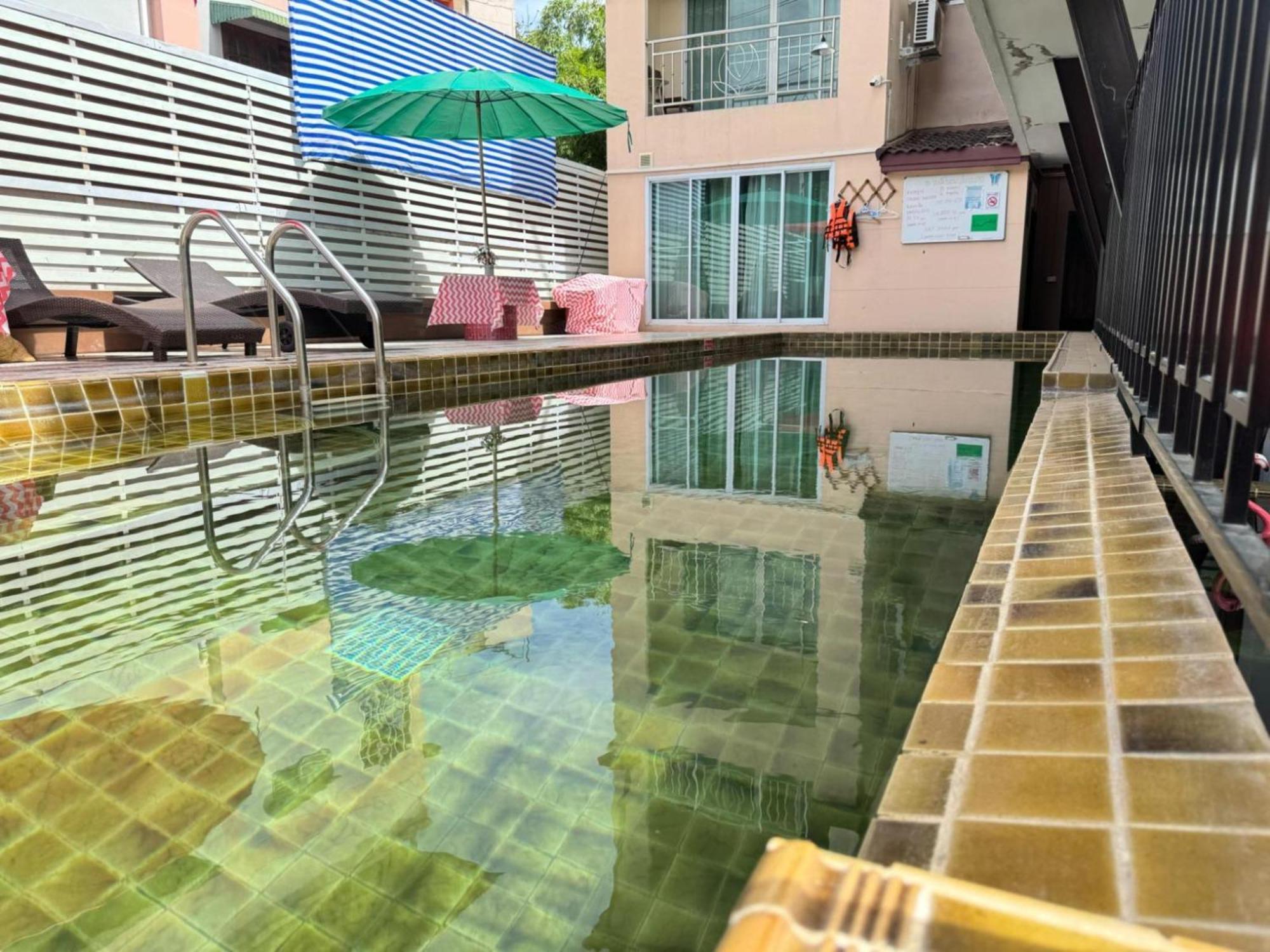 Collection O Bupamontra Chiangmai Hotel Чиангмай Екстериор снимка