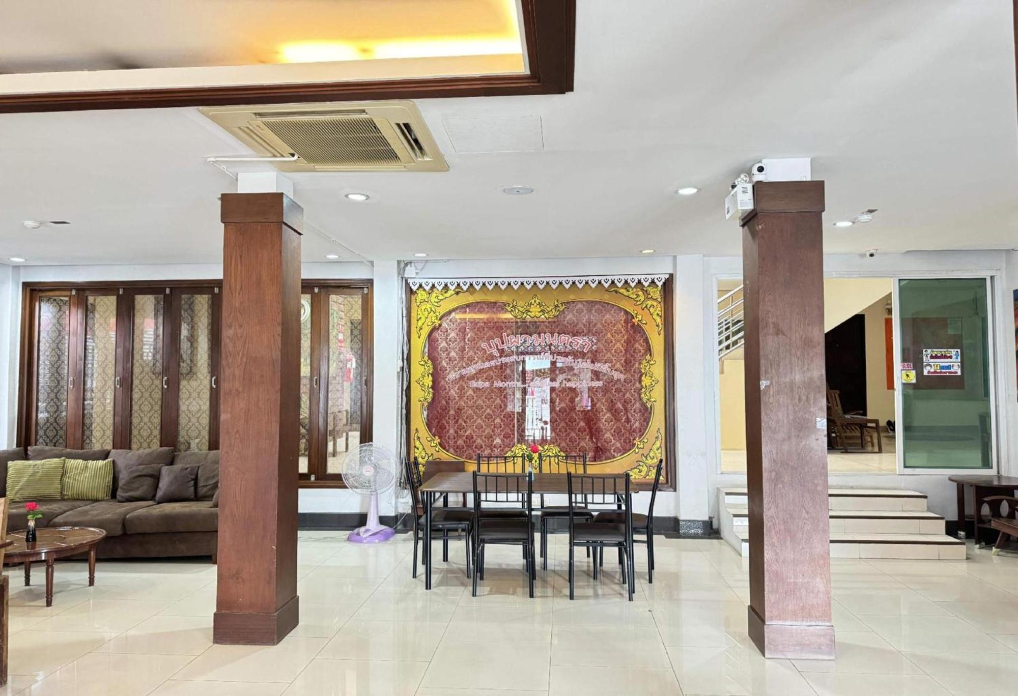 Collection O Bupamontra Chiangmai Hotel Чиангмай Екстериор снимка