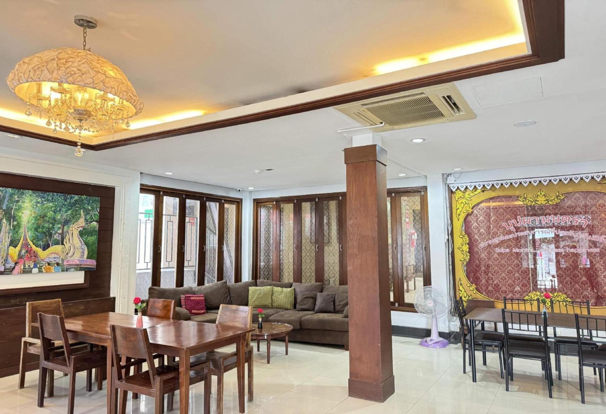 Collection O Bupamontra Chiangmai Hotel Чиангмай Екстериор снимка